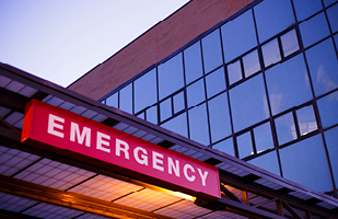 Image of a hospital emergency entrance sign (iStock/MJFelt)